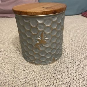 Bumble Bee canister